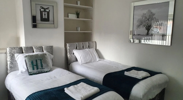 Deluxe 6 bed Suite in Liverpool City Center, Забронировать Отель Отели Ливерпуля 3 звезды, рядом с Harold Cohen Library, 3*