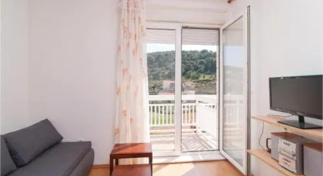 Three-Bedroom Apartment in Pucisce, Prenota Appartamento Pučišća 