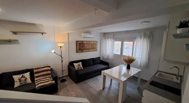 Апартаменты Cozy Apartment up to 6 Persons 3 min to Metro