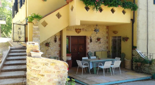 2 bedrooms appartement with furnished garden and wifi at Coppe, Varaa Huoneisto Stroncone Umbria