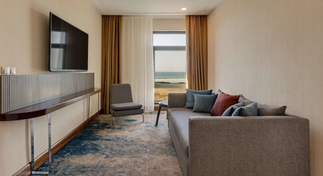 Люкс c 1 комнатой с балконом Doubletree by Hilton Van