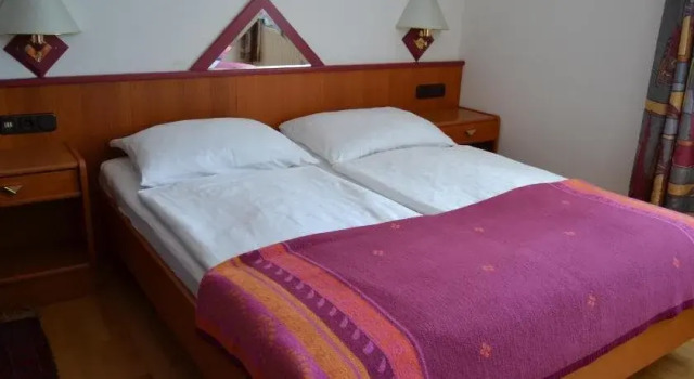 Gasthof - Pension Karawankenblick, Rezerwuj Hotel Hotele w Karyntia z parkingiem, Parking
