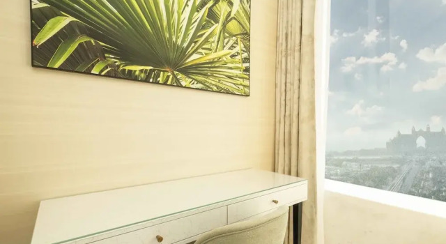LUX Iconic Views at Palm Tower Suite 4