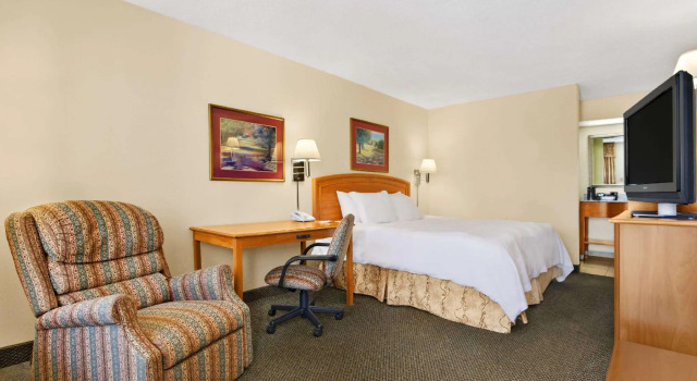 Двухместный номер Standard Howard Johnson Greensboro