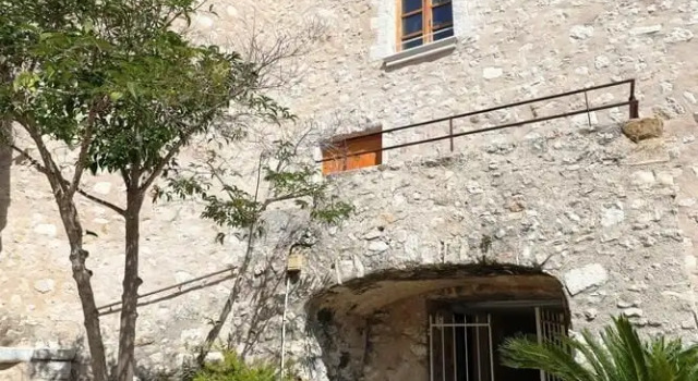 Le Chateau de Carros by Gites de France, Забронировать Отель Отели Карро с парковкой, Парковка