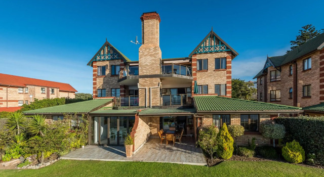 Beacon Wharf , George Hay 4 Holiday Accommodation, Забронировать Отель Отели Mossel с парковкой, Парковка