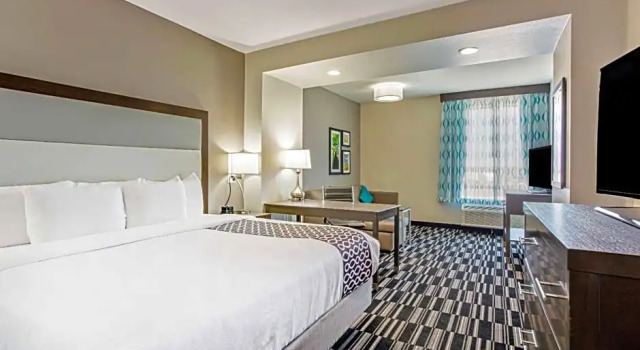 Номер Executive La Quinta Inn & Suites by Wyndham Sweetwater East