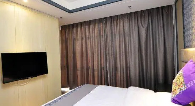 Rongting Holiday Inn Luoping, Book Hotel Hoteller i Luoping med parkering, Parkering
