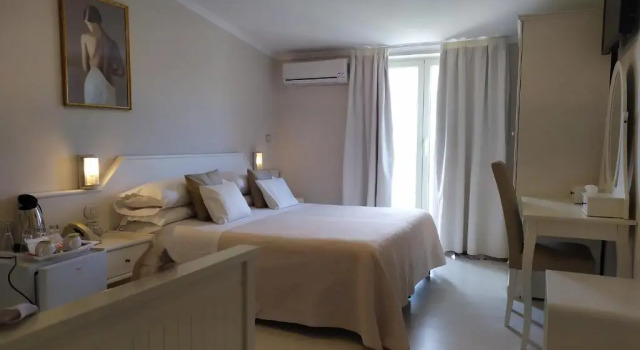 Трёхместный номер Standard с видом на море Hotel Villa Fiorita