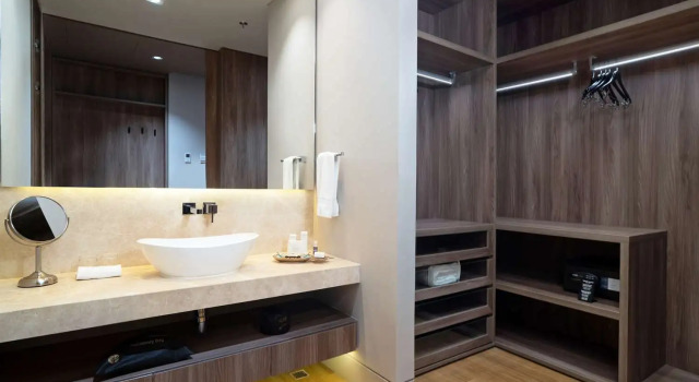Четырёхместный номер Standard с балконом Salvio Parque 93 Bogota, Curio Collection by Hilton