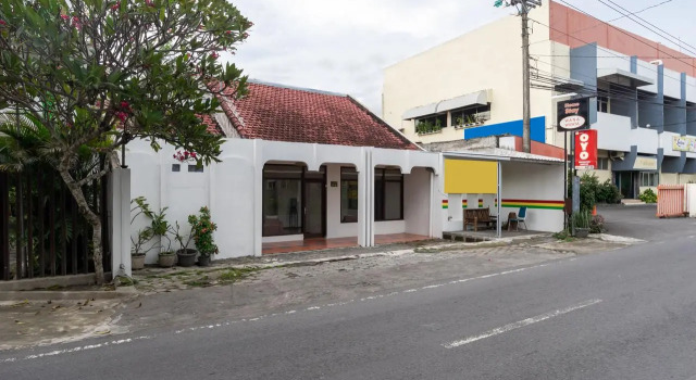 OYO 2454 Wanawiyata Homestay, Book Hotel Depok 