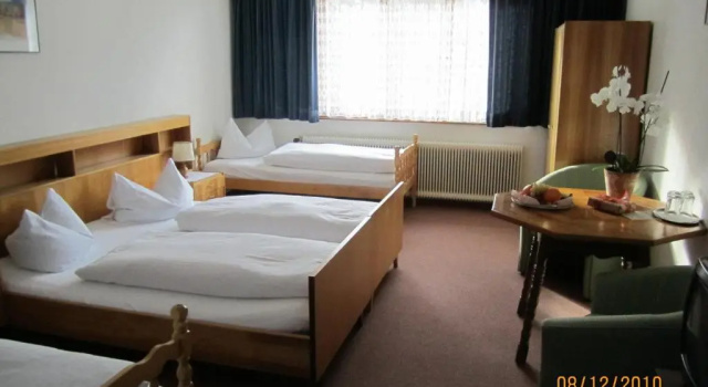 Четырёхместный номер Standard Hotel Einhorn