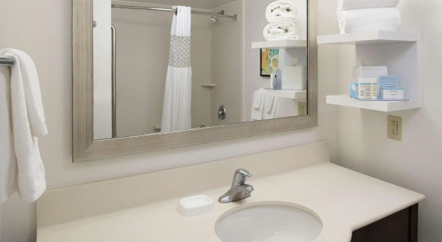 Четырёхместный номер Standard Hampton Inn & Suites by Hilton Dartmouth - Halifax