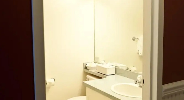 Четырёхместный номер Standard с видом на реку South Thompson Inn & Conference Centre