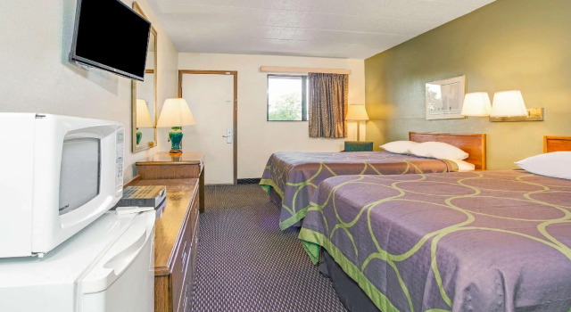 Четырёхместный номер Standard Super 8 by Wyndham Fort Mitchell Cincinnati Area