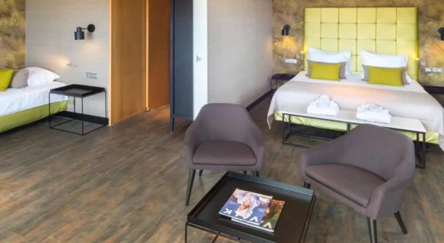 Люкс с балконом и с видом на море Van der Valk Hotel Saint-Aygulf
