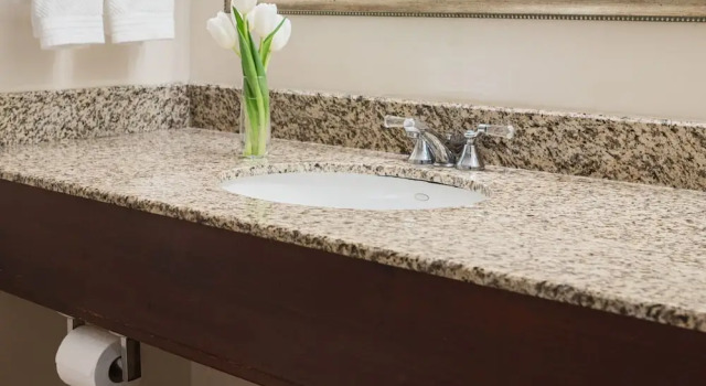 Четырёхместный клубный номер Standard Renaissance Newark Airport Hotel
