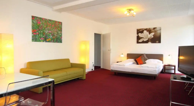 Студия College Garden Hotel