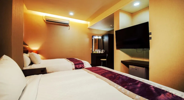Четырёхместный номер Comfort King Town Hotel