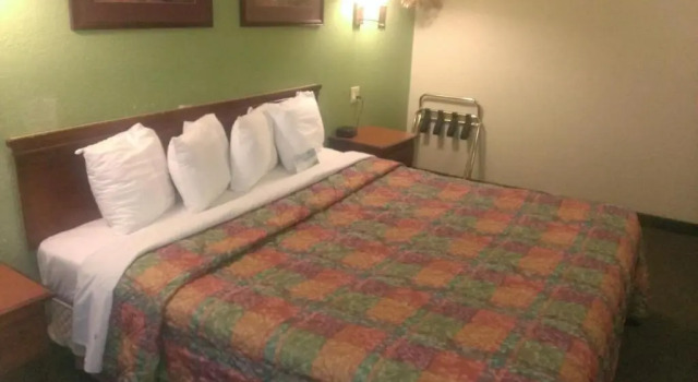 Номер Standard Days Inn by Wyndham New Haven