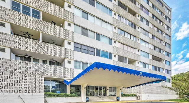Mid-century Modern Condo on Lake Hamilton!, Buchen Sie Hotel Lake Hamilton Arkansas