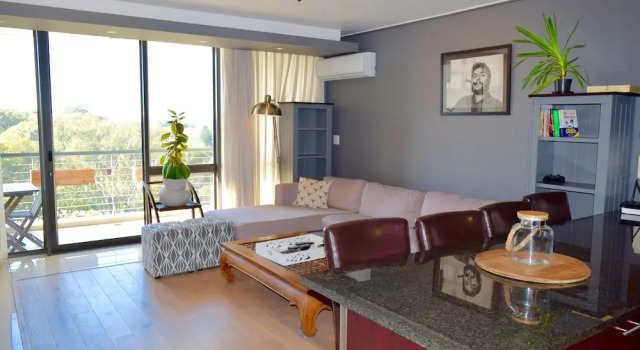 1 Bedroom Apartment in Green Point Cape Town, Забронировать Апартаменты/квартира Отели Кейптауна с бассейном, рядом с MyCiTi Station Waterfront, Бассейн