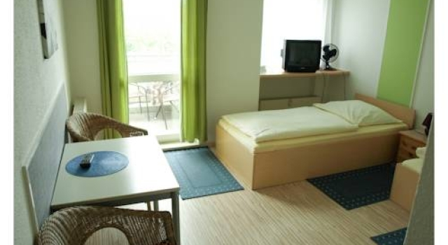 Pension Nuernberg-Fuerth, Забронировать Отель Фюрт Middle Franconia, рядом с Фюртский музей радио