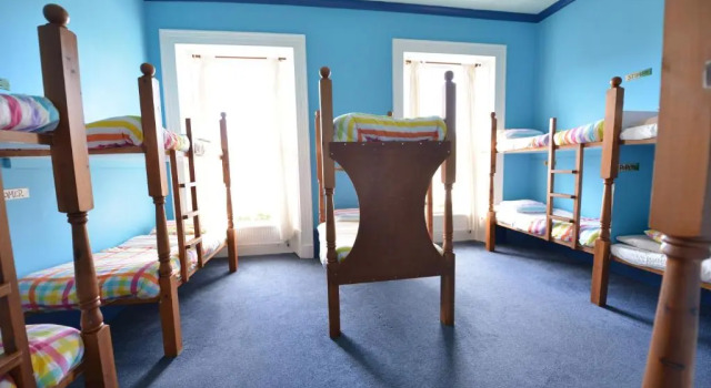 Кровать в общем номере Oban Backpackers