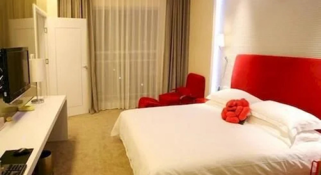 Shengjing Yijia Hotel