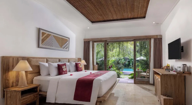Номер Deluxe с балконом и с видом на бассейн The Kalyana Ubud Resort