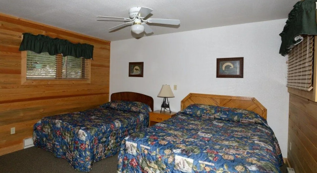 Western Riviera Lakeside Lodging, Забронировать Мини-отель Отели Гранд-Лейк с парковкой, рядом с Bowen Gulch Trail, Парковка