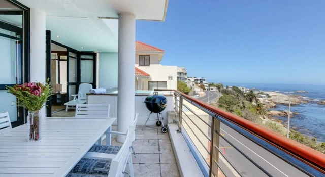 Secure Apartment in Camps Bay With Private Pool and Ocean Views Bali C, Забронировать Апартаменты/квартира Отели Cape Peninsula с бассейном, Бассейн