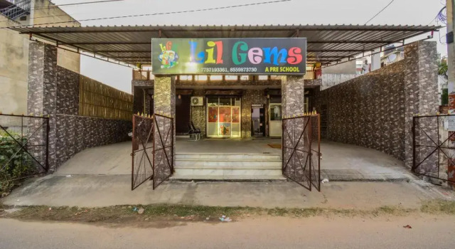 Hotel Sapphire Palace by OYO Rooms, Rezervovat Hotel Malviya Nagar 