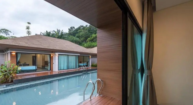 Двухместный номер Deluxe с балконом и с видом на бассейн Cher​mantra​ Aonang​ Resort & Pool​ Suite