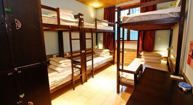 Warriors Youth Hostel, Book Hostel / Vandrerhjem Hoteller i Shaanxi med parkering, Parkering