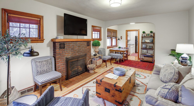 4 Blocks to Dtwn Missoula: Walkable Home w/ Yard, Забронировать Дом для отпуска Коттеджи Мизула, рядом с Dahlberg Arena, Коттедж