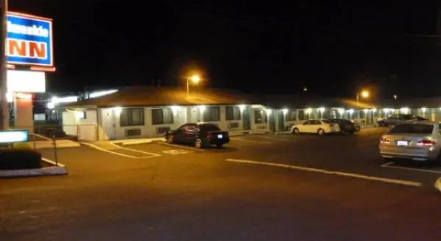 Кровать в общем номере Milwaukie Inn Portland South