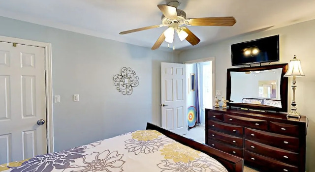 108 E Whiting St House - 2 Br apts by RedAwning