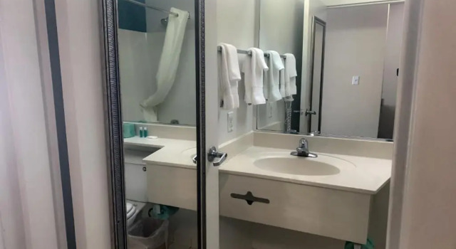 Standard Zimmer Suburban Studios