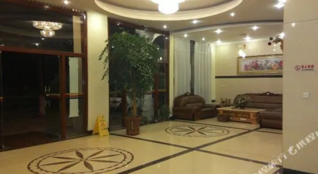 Ruijia Hotel, Rezerwuj Hotel Hotele w Chuxiong z parkingiem, Parking