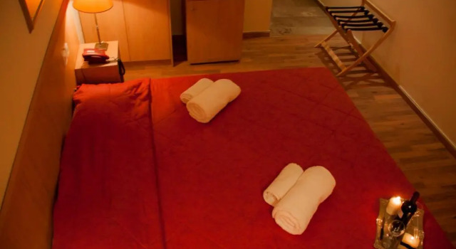 Standart çift kişilik oda Saronis Hotel