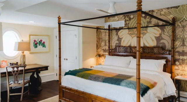 Номер Grand The Lilley Mansion Bed & Breakfast