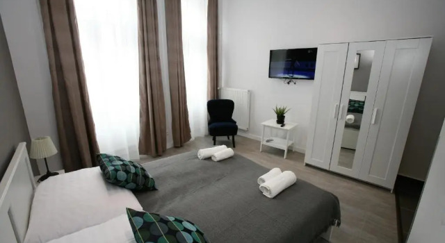 Center Rooms