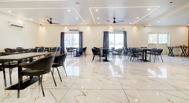 Super Townhouse Oak Army Aviation Base Jhansi, Prenota Hotel Jhansi India