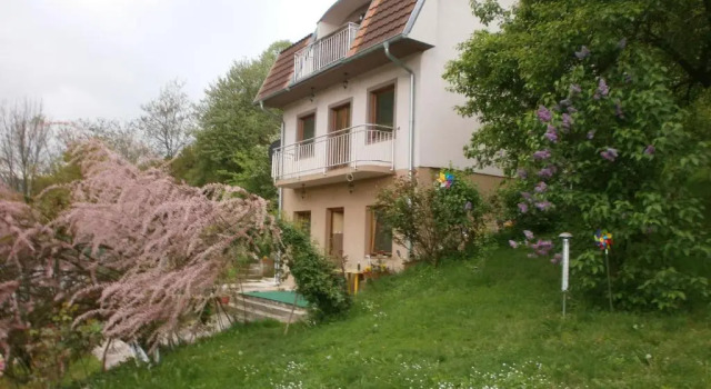 Коттедж Guesthouse Ema