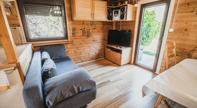 Wooden Cabin Zurej with Hot Tub, Book Hotel Hotels in Savinjska with Parking, Parking