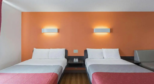 Четырёхместный номер Standard Motel 6 Omaha - Central