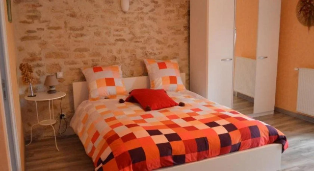 Les Chambres dEponine, Book Hotel Saints-Geosmes Haute-Marne