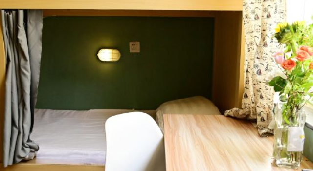 Кровать в общем номере (мужской номер) Yuanzu International Youth Hostel