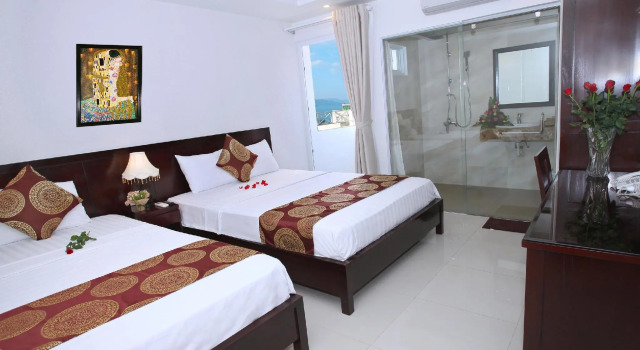 Двухместный номер Deluxe с балконом и с видом на море Azura Hotel